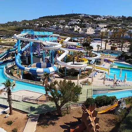 Appartement Chic 2br Apartment, Ideal Location