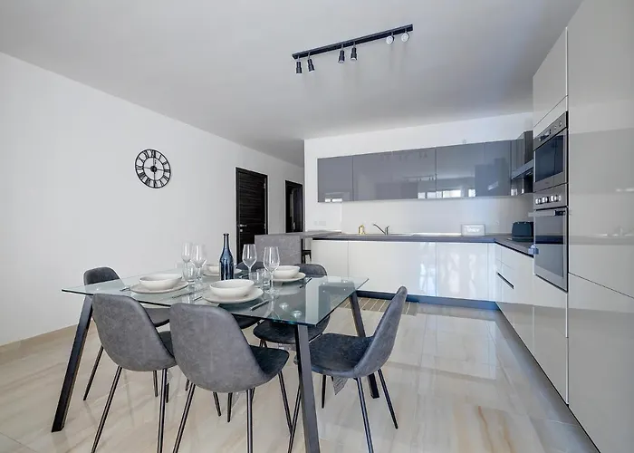 Apartment Chic 2br Apartment, Ideal Location By Buena Vista Ta Xbiex