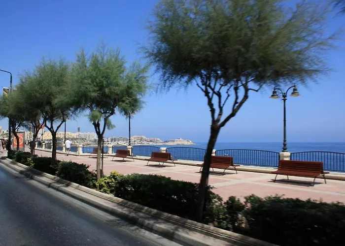 Chic 2br Apartment, Ideal Location By Buena Vista Apartment