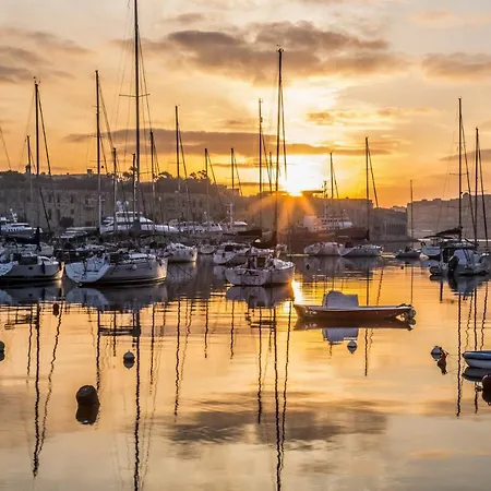 Chic 2br Apartment, Ideal Location * Ta Xbiex