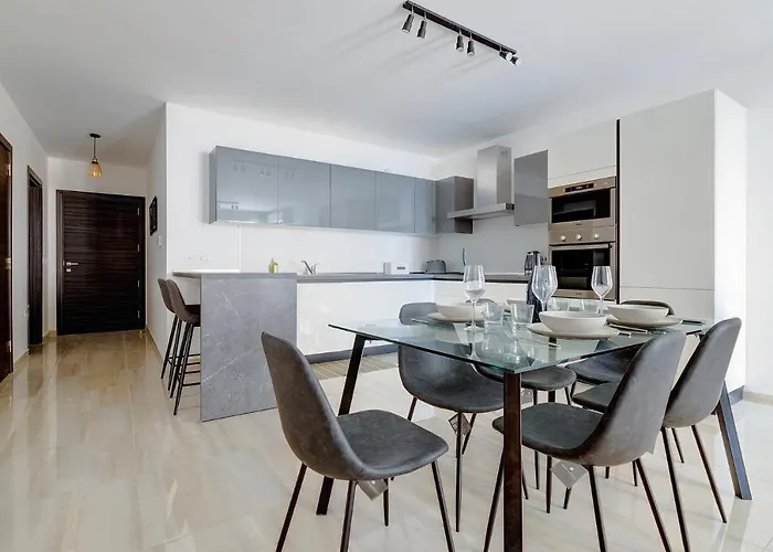 Chic 2br Apartment, Ideal Location By Buena Vista *