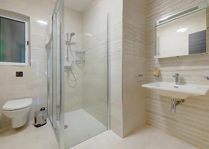 Chic 2br Apartment, Ideal Location By Buena Vista *